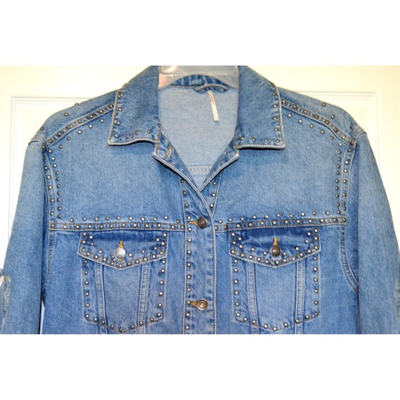 FREE PEOPLE Studded Original Denim Jean Distressed B/F Trucker Jacket Womens S‎ - Picture 3 of 16